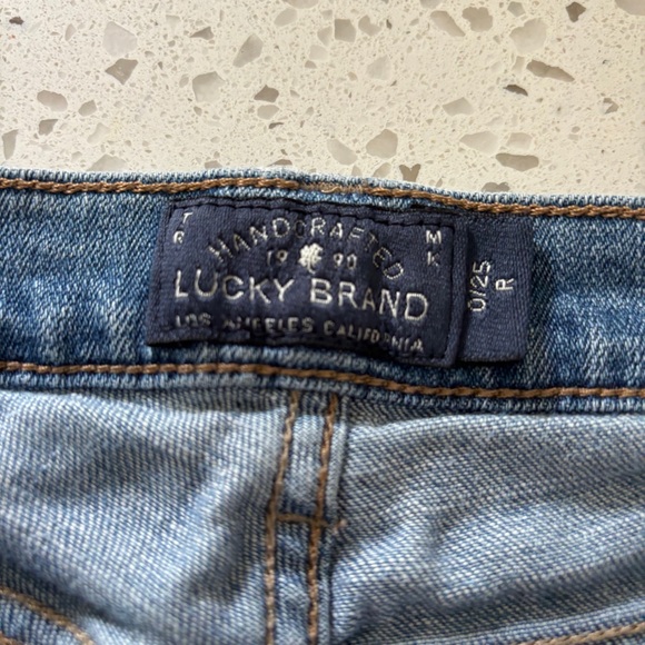 SOLD Lucky Brand Women’s 0/25 Regular Low Rise Light Blue Wash Straight Leg - Picture 2 of 6